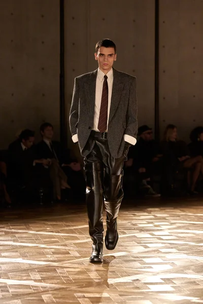 Look 4